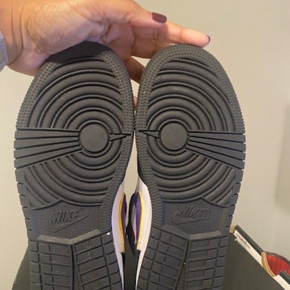 AIR JORDAN 1 MID GS - Picture 3 of 4